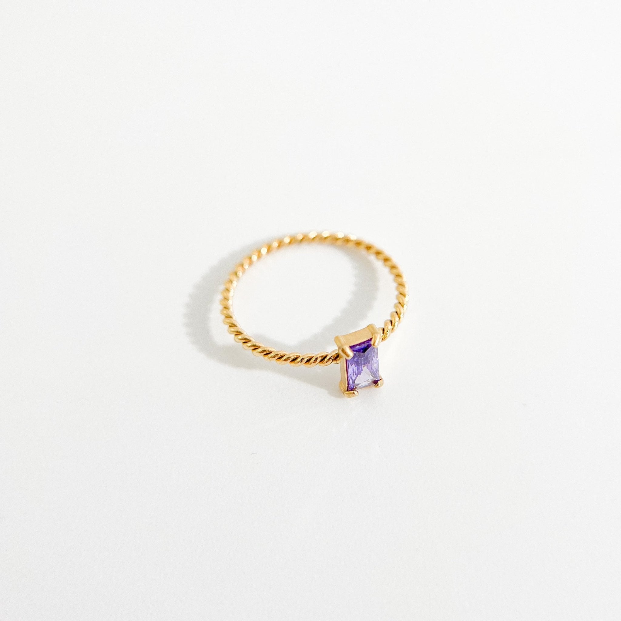 Twisted Rectangle Gem Gold Ring