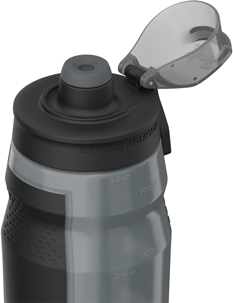 Under Armour 32oz Playmaker Squeeze Water Bottle | Squeeze