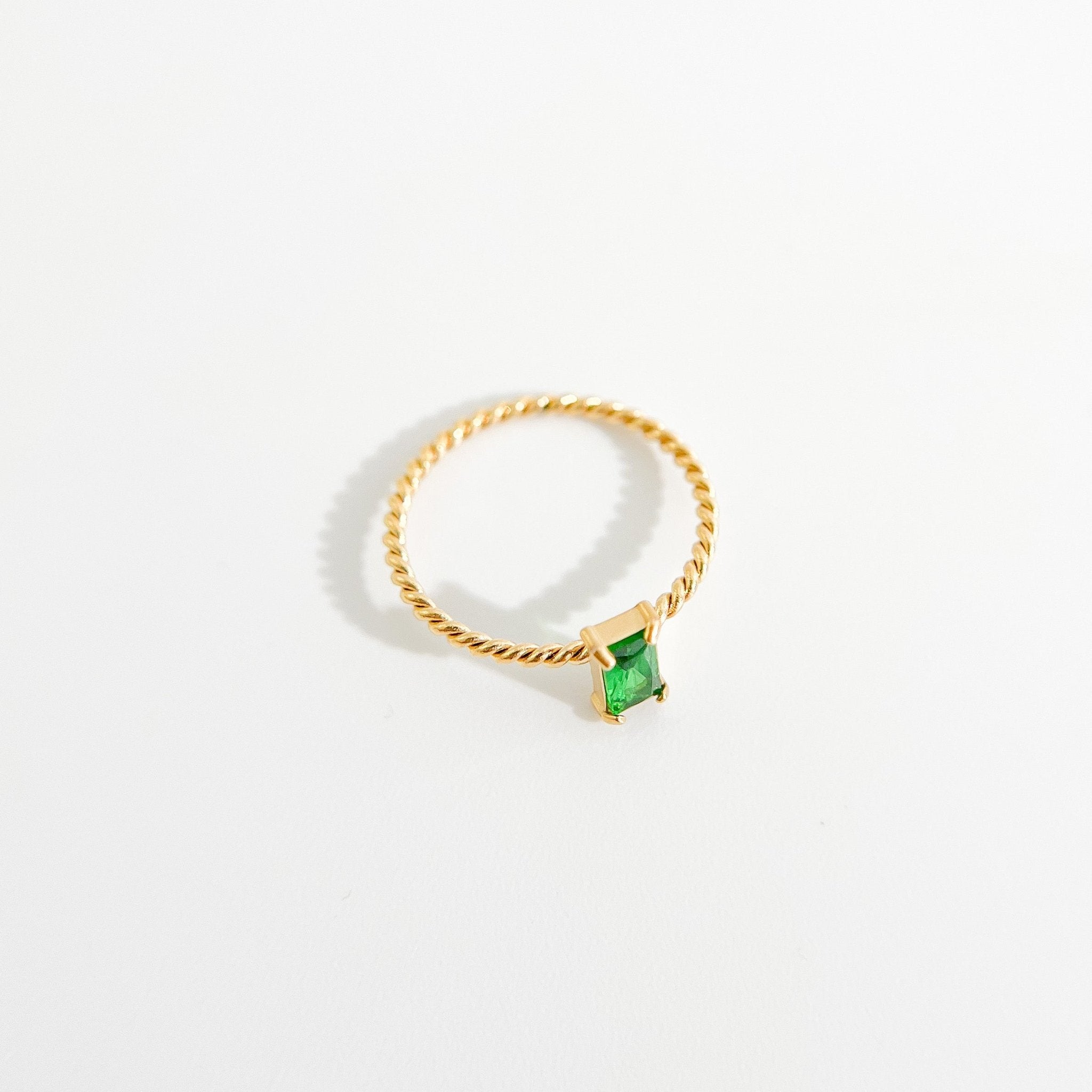 Twisted Rectangle Gem Gold Ring