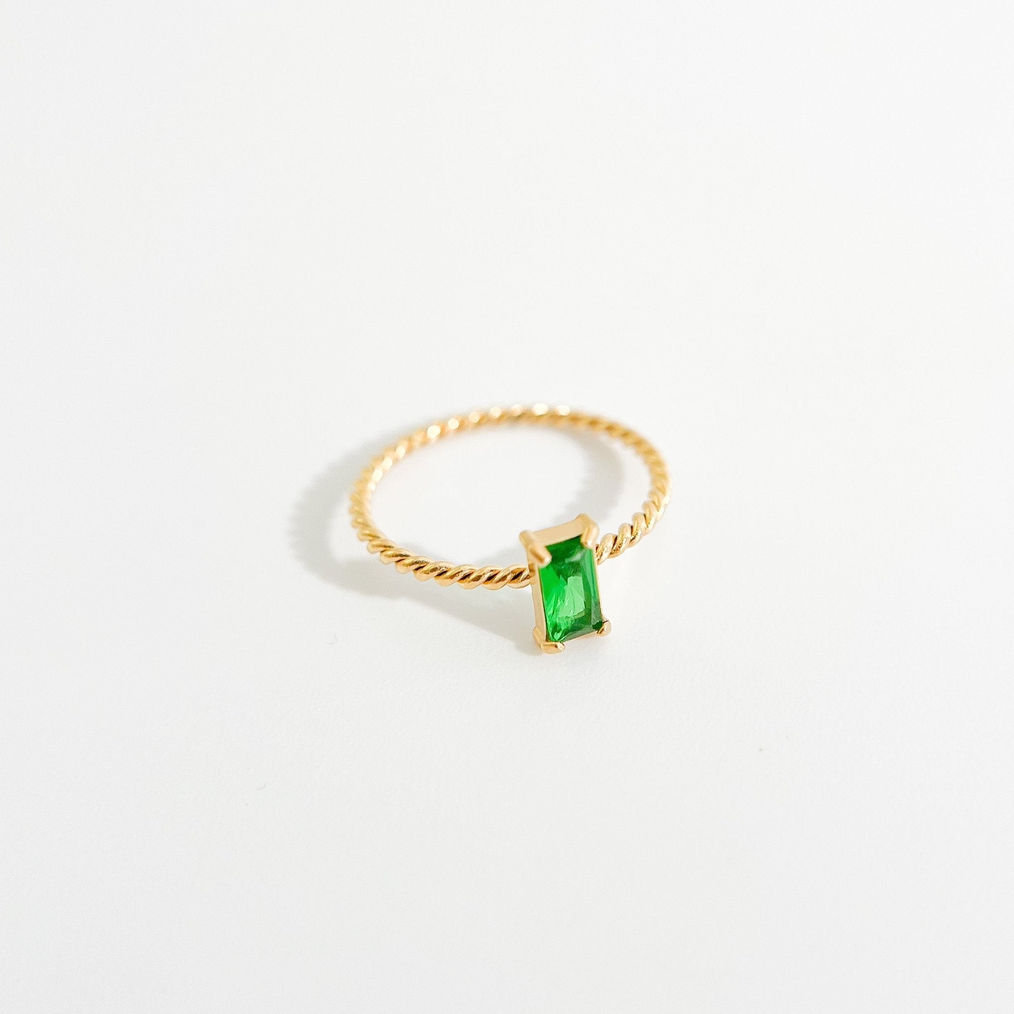 Twisted Rectangle Gem Gold Ring