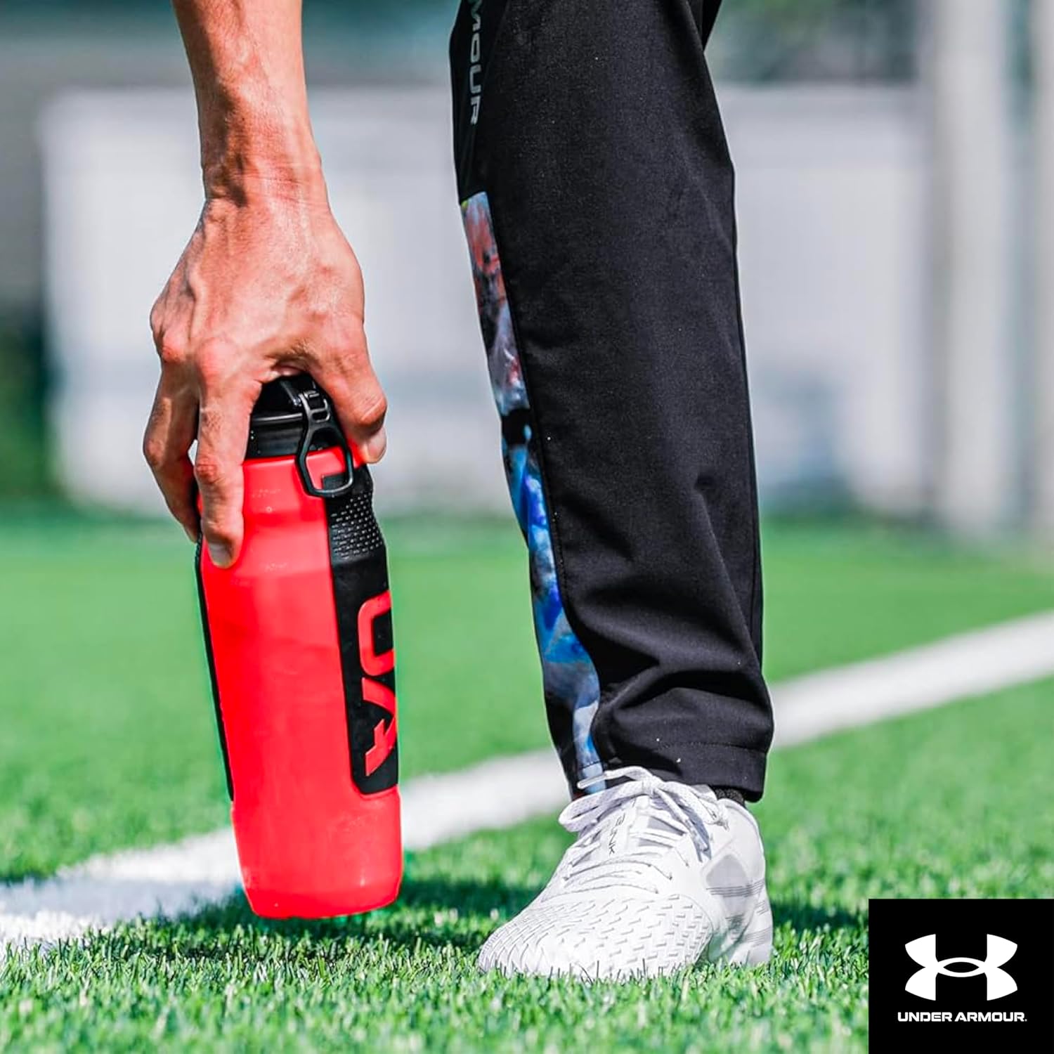 Under Armour 32oz Playmaker Squeeze Water Bottle | Squeeze